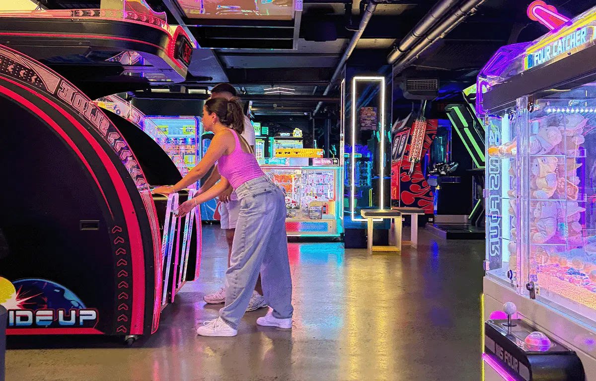 Arcade challenge checkpoint during an Amazing Race with friends