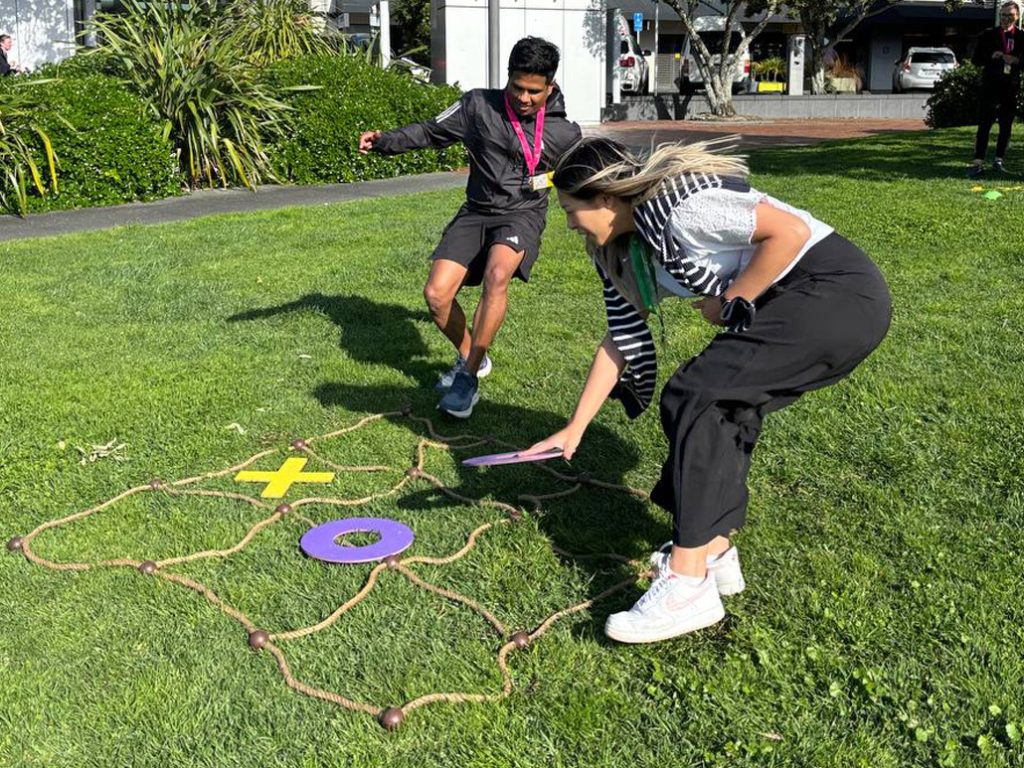tic tac toe on corporate amazing race